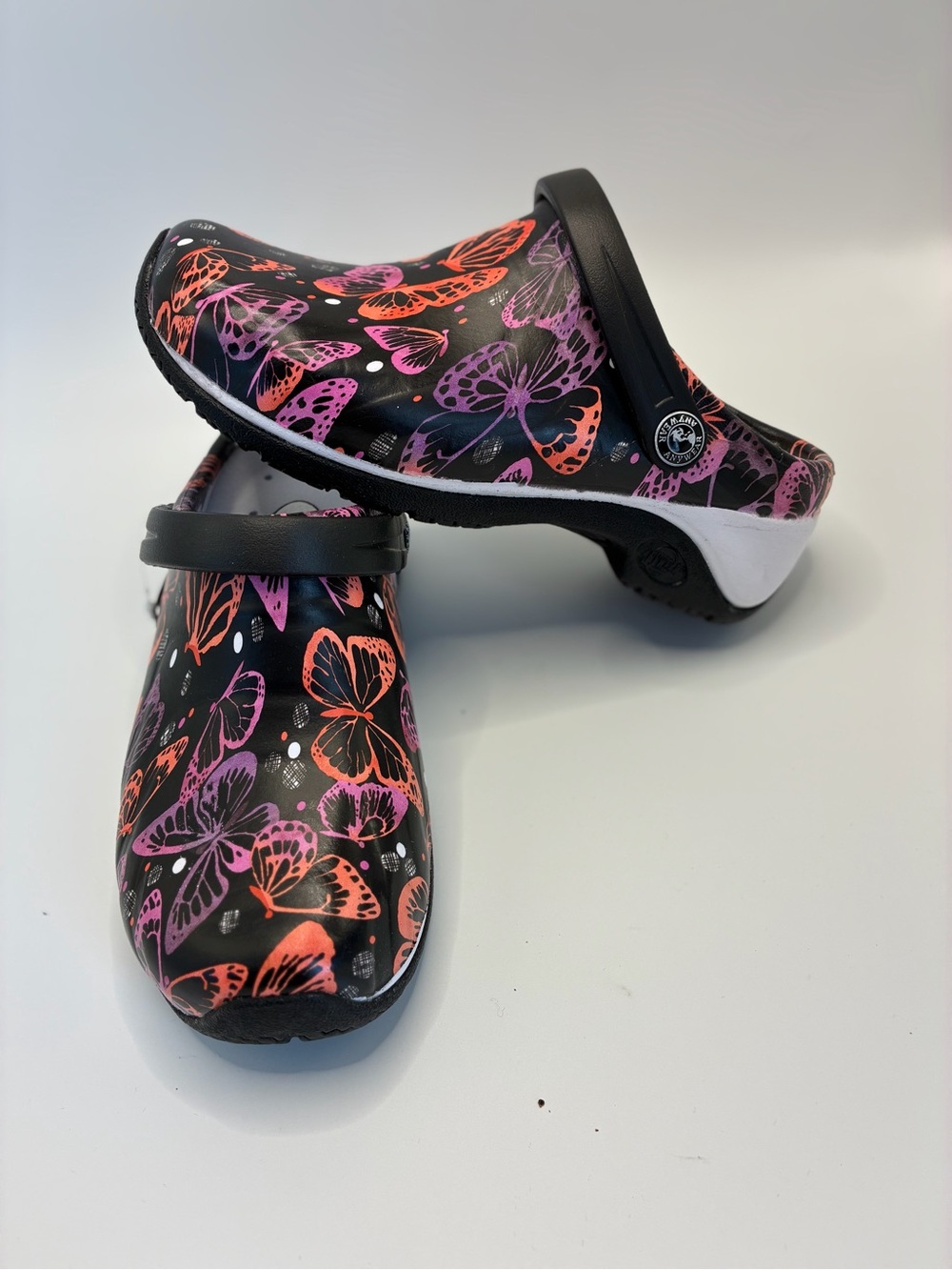 Anywear Zone Nursing Clogs Shoes Women's Size 5 Butterfly Print Slip Resistant